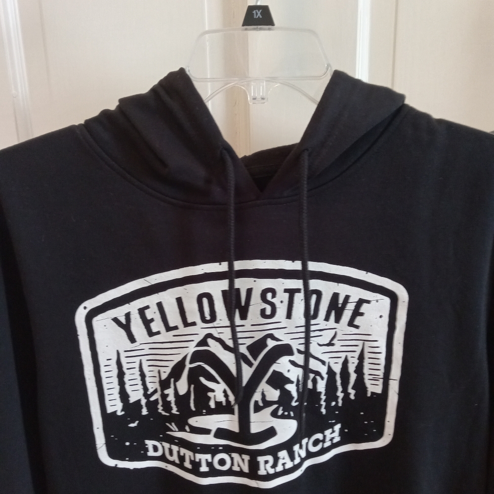 NEW. MEN'S YELLOWSTONE DUTTON RANCH HOODIE.  NWT
